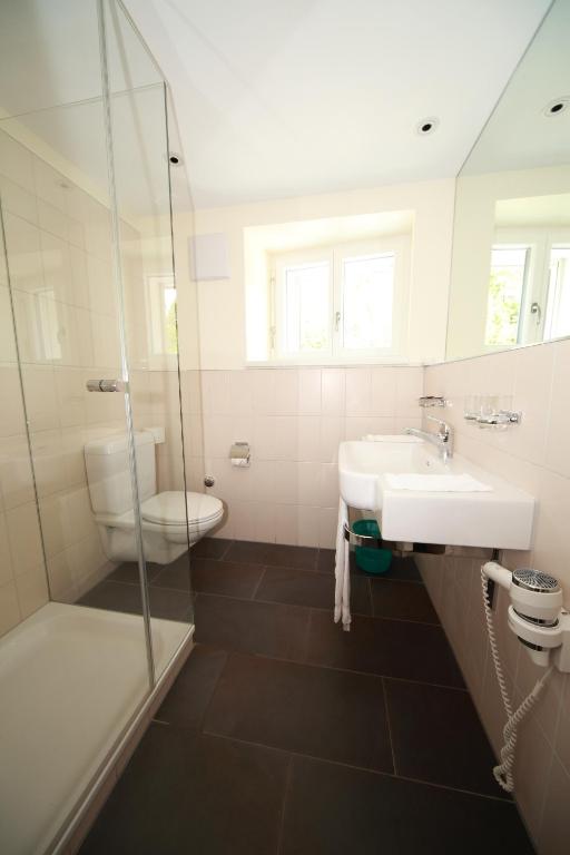 Un baño de Hotel Albula & Julier