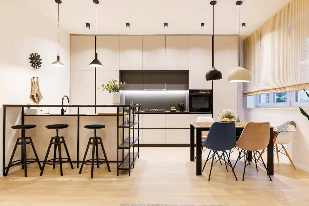 Fully Renovated Private Swanky Ribnjak Apartment
