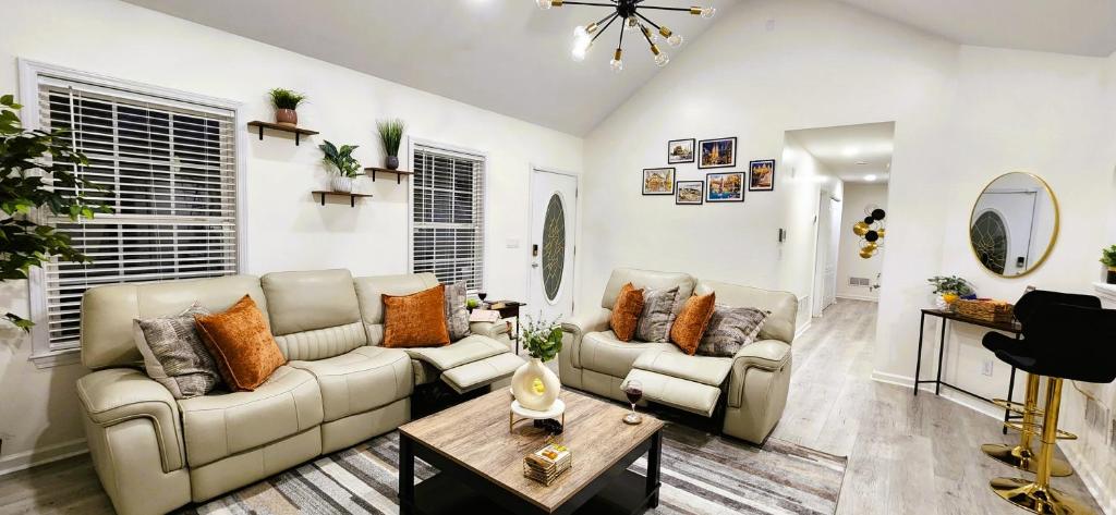 Χώρος καθιστικού στο Relaxed Cozy Nest Oasis