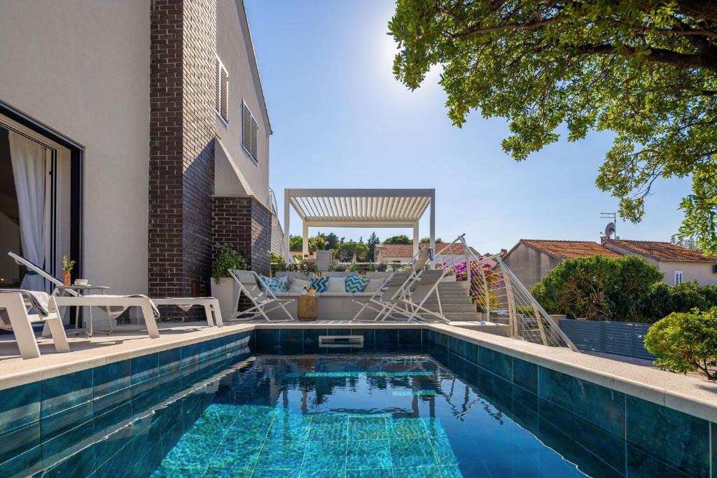 Villa Sea Darling Supetar Brač with private pool near centre