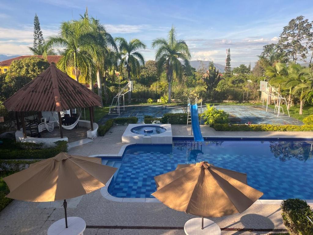 Bassein majutusasutuses Hermosa Casa Quinta En Chinauta või selle lähedal