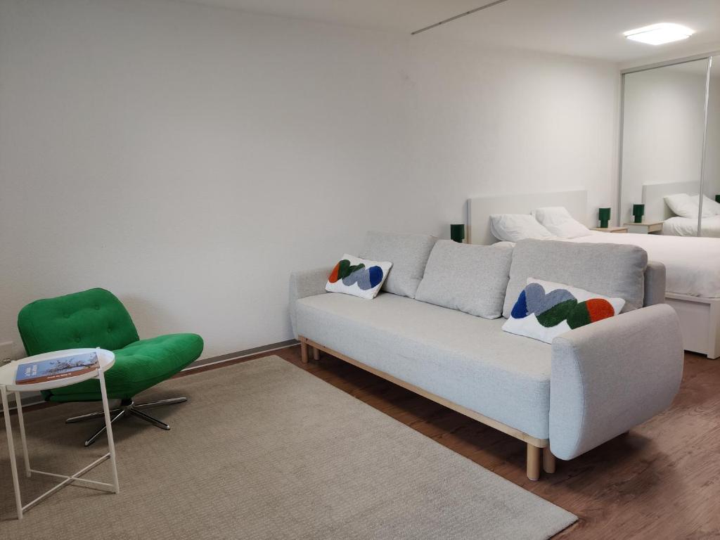 Ένα ή περισσότερα κρεβάτια σε δωμάτιο στο Big studio, just renovated, great views, with free parking