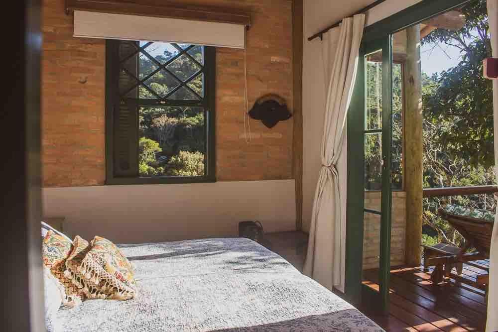 Una cama o camas en una habitación de Zen Chale Beautiful view Sfx with trailRiver