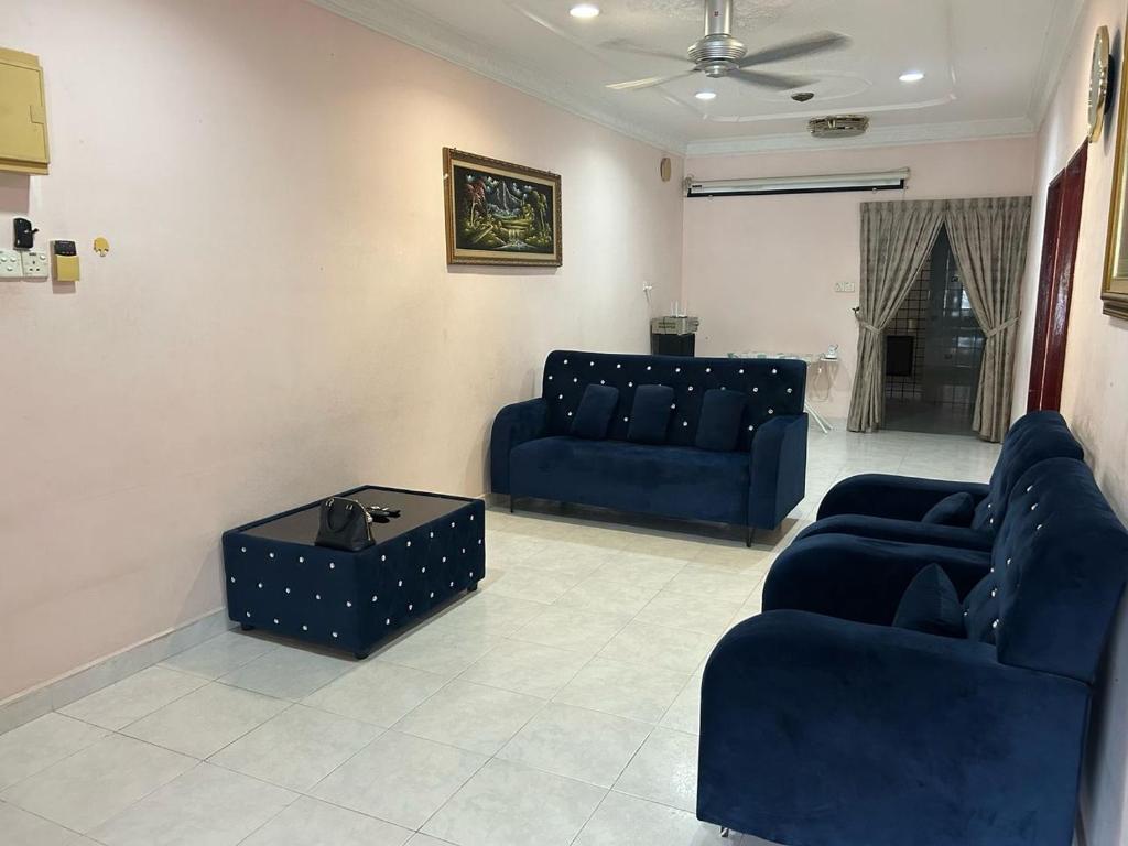 Χώρος καθιστικού στο Raja Homestay Kluang