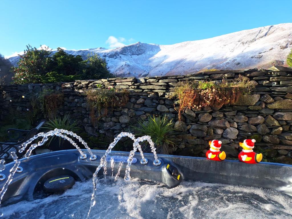 Nespecifikovaný výhled na hory nebo výhled na hory při pohledu z prázdninového domu