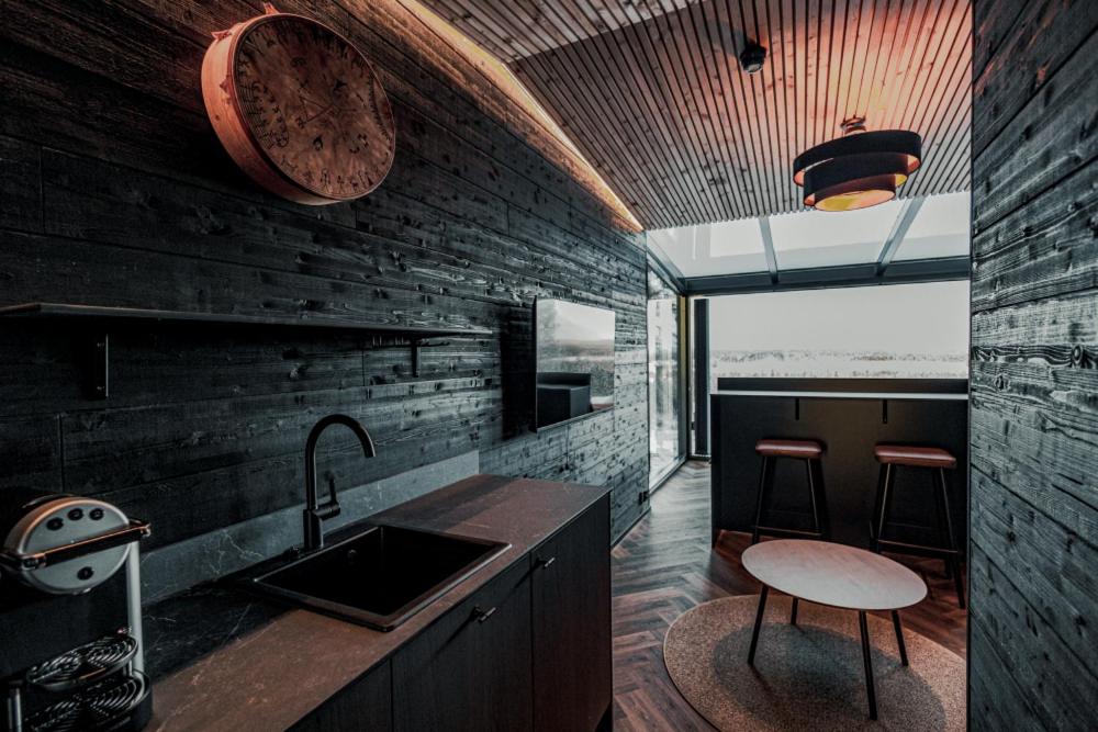 Η κουζίνα ή μικρή κουζίνα στο Arctic Lumo Resort