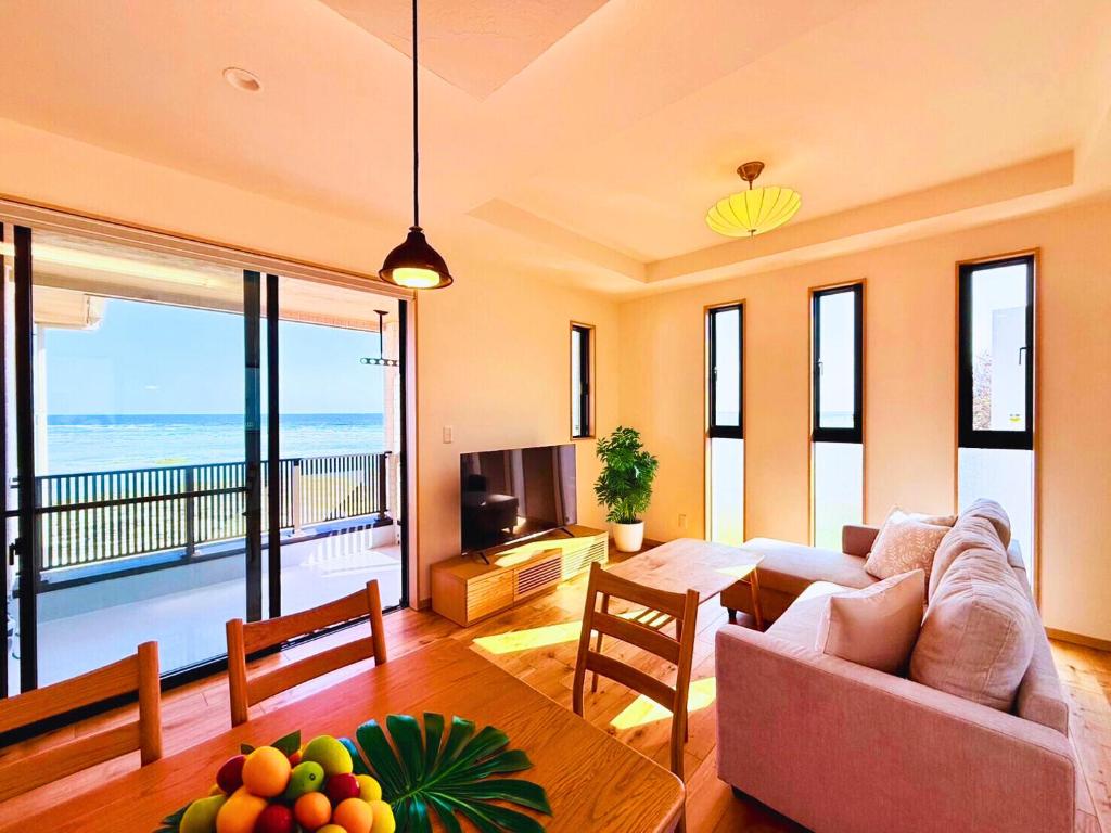 Posezení v ubytování White Turtle Villa -Ishigaki Blue Retreat