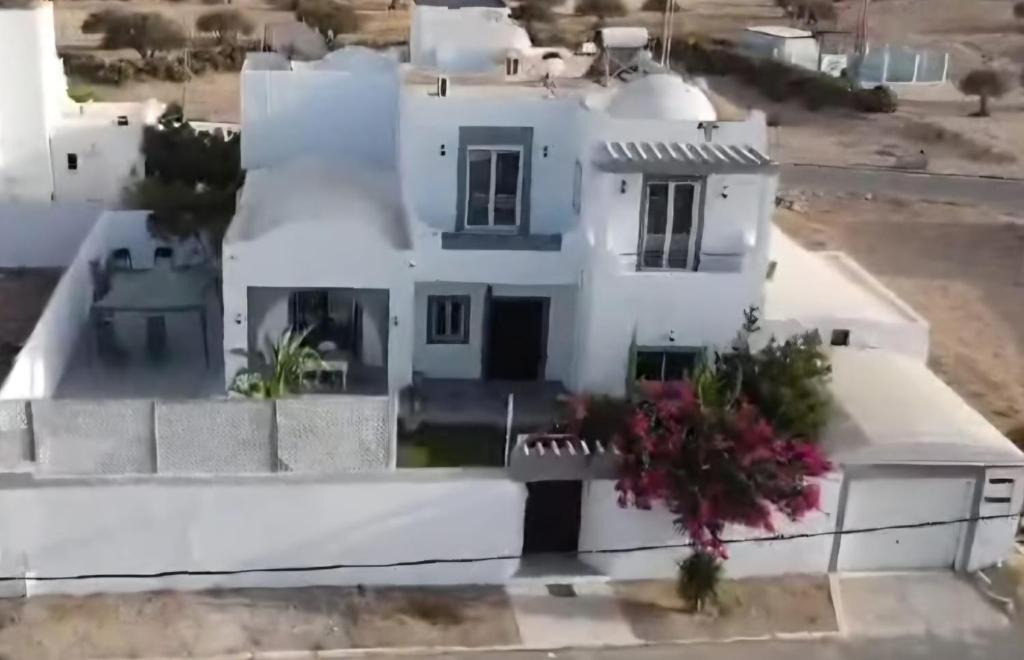 Το κτήριο όπου στεγάζεται  η βίλα