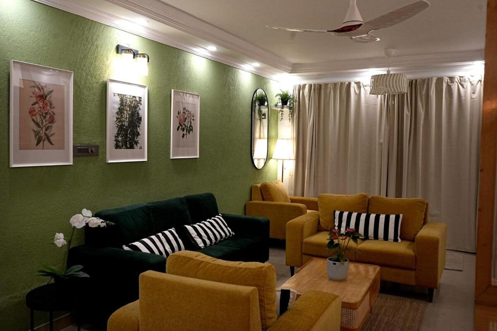 Posezení v ubytování Stayory Residences G06 - 3 Bedroom Apartment