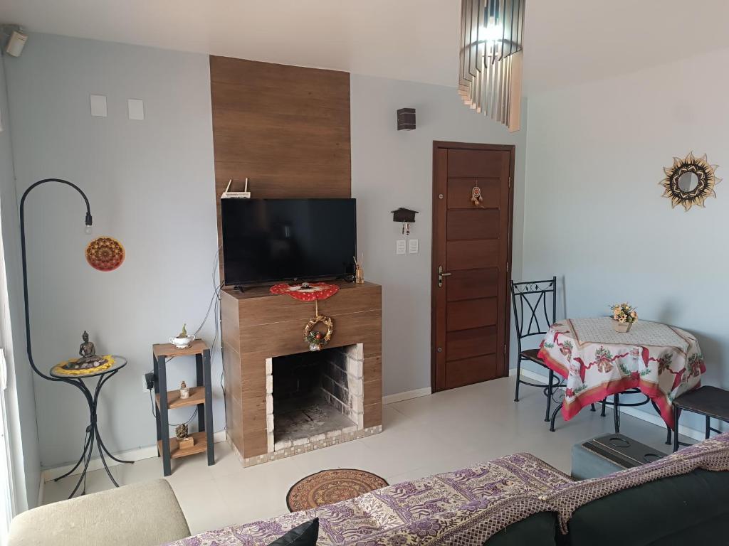 Et tv og/eller underholdning på Casa Cassino com Piscina