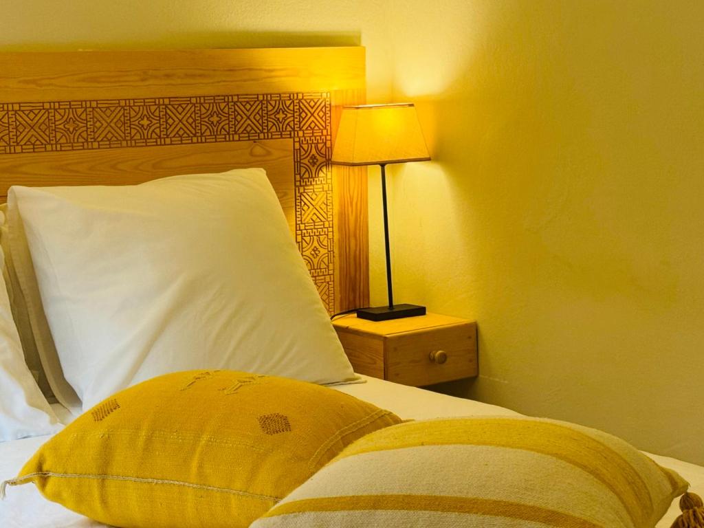 Ένα ή περισσότερα κρεβάτια σε δωμάτιο στο Riad Sultanes