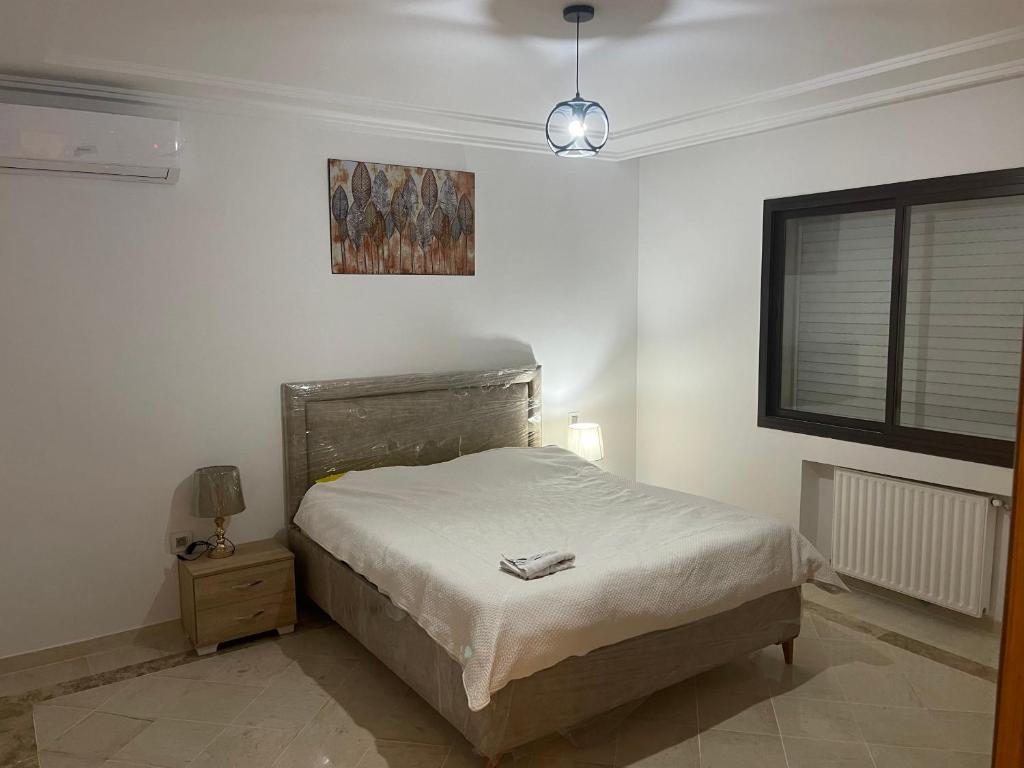 Кровать или кровати в номере Appartement jardin de Carthage tunisia