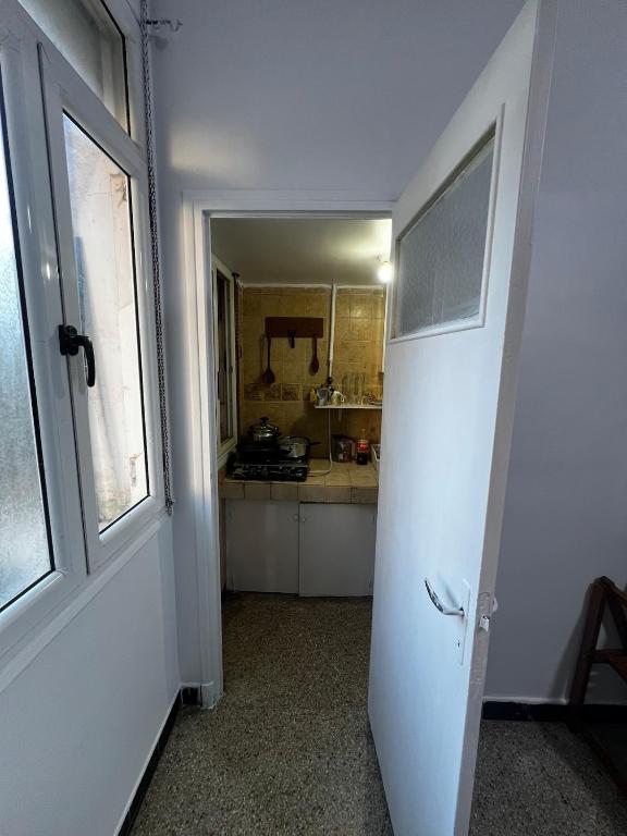 Η κουζίνα ή μικρή κουζίνα στο Un studio simple propre sur alger centre