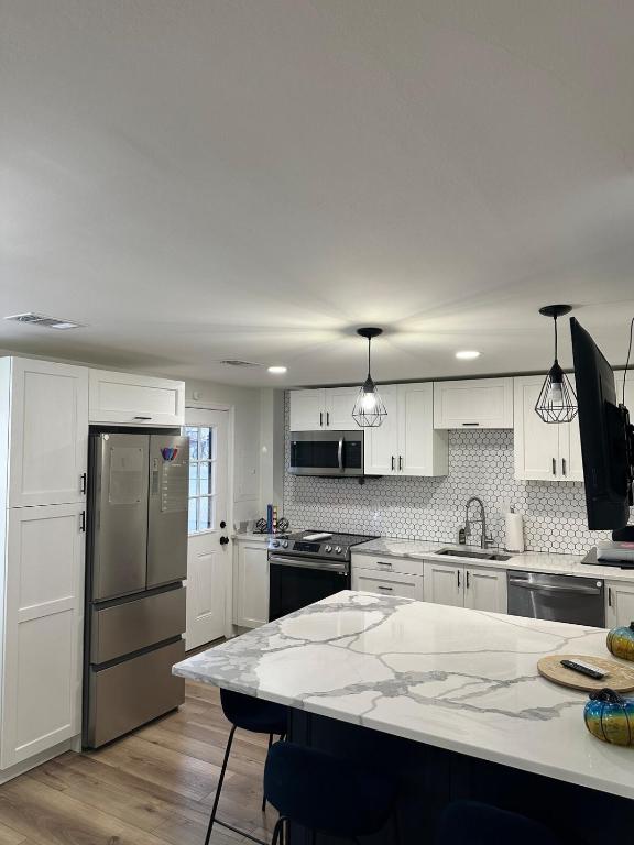 Kuchyň nebo kuchyňský kout v ubytování Entire Town Home in Hyattsville MD