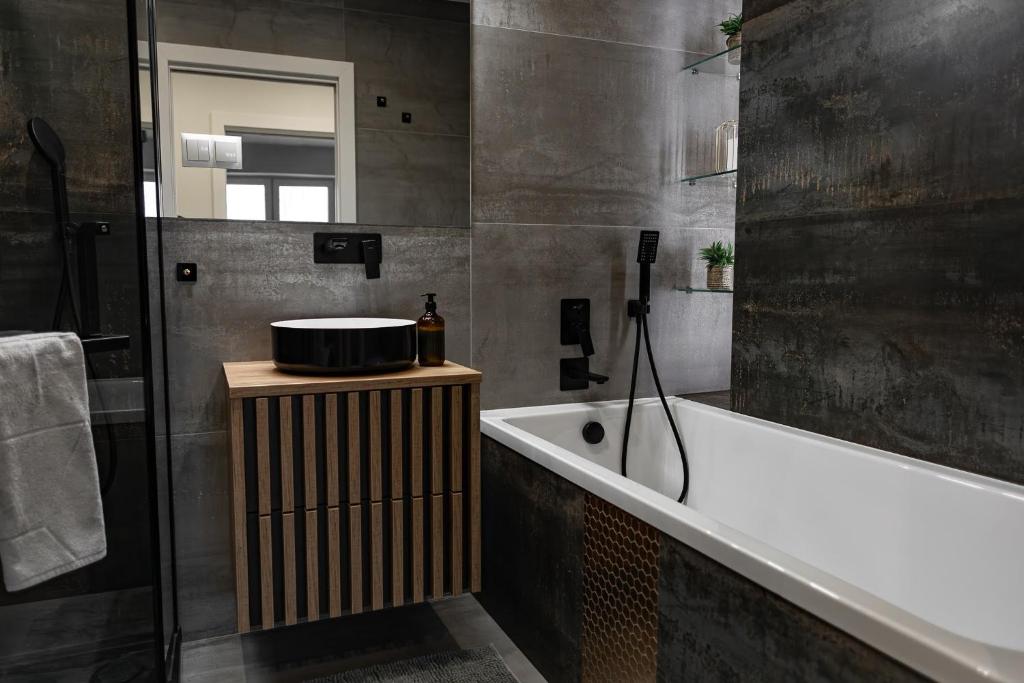 Et badeværelse på LuxCity Apartment