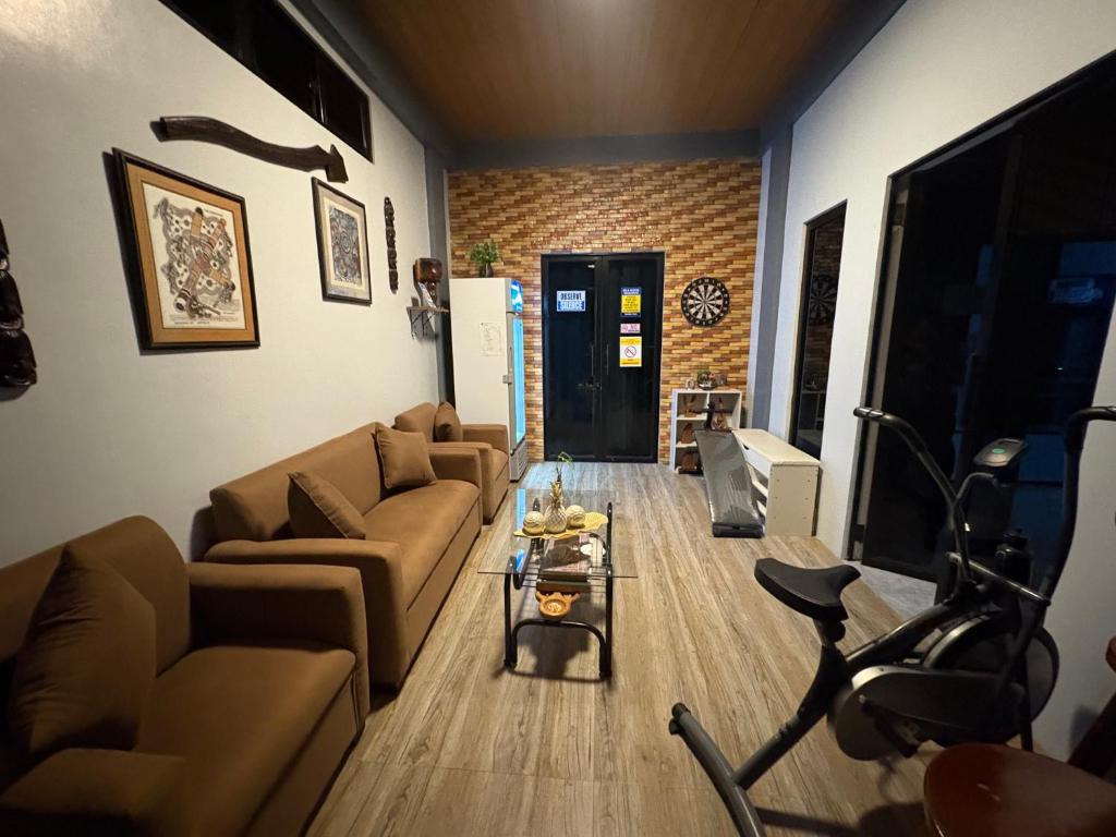 Goldland Caelestis Guest House photo