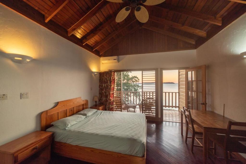 Postel nebo postele na pokoji v ubytování Healing Villas And Resorts