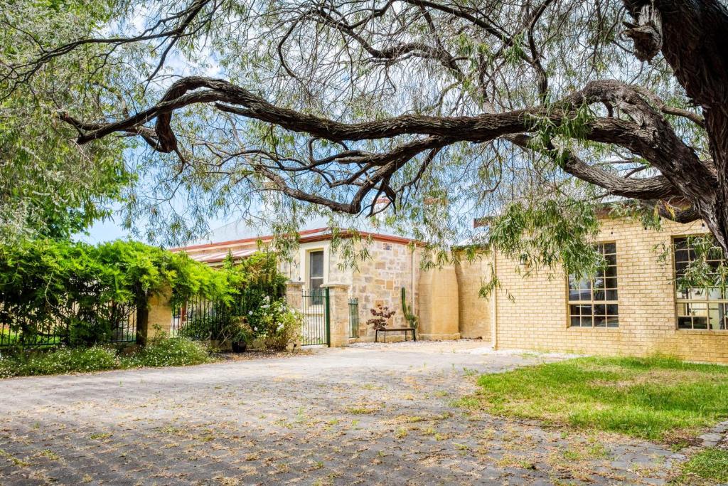 Κήπος έξω από το The Early Camilleri Residence