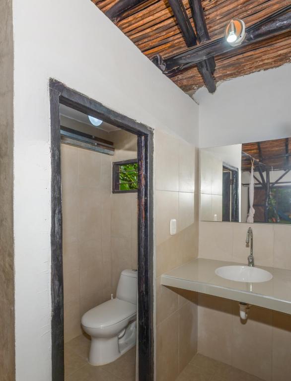 Koupelna v ubytování Hostal La Media Luna Palomino