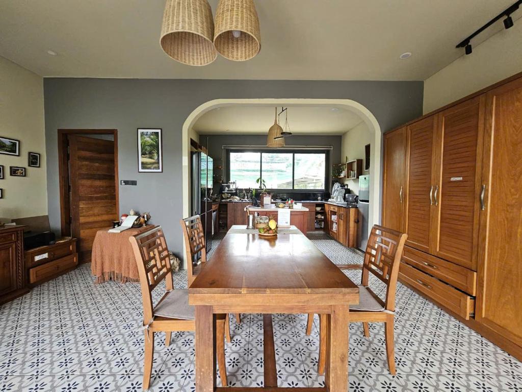 Posezení v ubytování InnerZen Riverside homestay Ben Tre 1 bedroom for 1-2 guests, 2 bedrooms for 3-4 guests