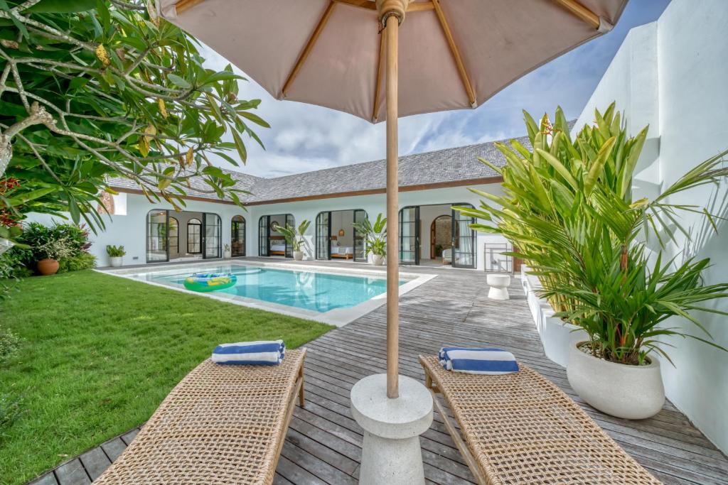 Swimmingpoolen hos eller tæt på Villa Yasmine Althea by Senada