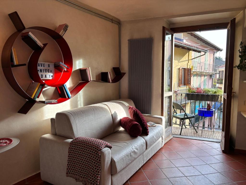 Χώρος καθιστικού στο Berry Home - Biella Duomo