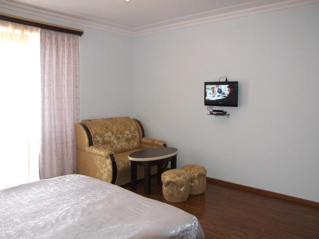 A television and/or entertainment centre at Hotel Central