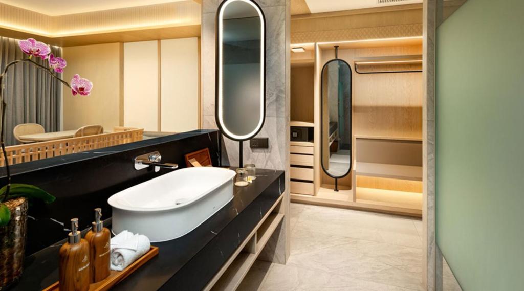 Katamaran Hotel & Resort Komodo - 3