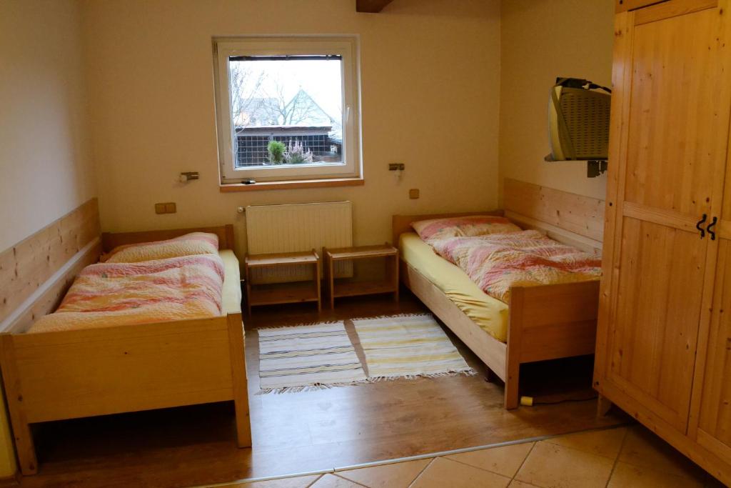 Postel nebo postele na pokoji v ubytování Apartments Ve Dvoře