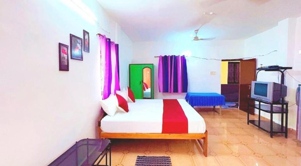 Ένα ή περισσότερα κρεβάτια σε δωμάτιο στο Deeptis Guest House