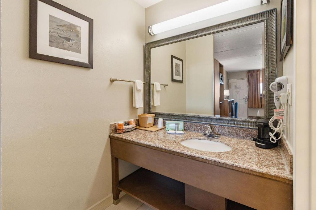 Beachfront Palms Resort Galveston, an Ascend Collection Hotel photo