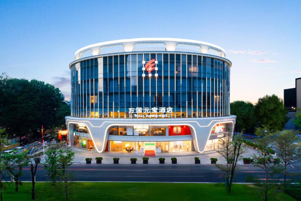 Tòa nhà nơi khách sạn tọa lạc