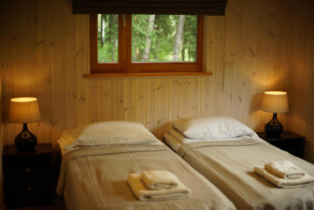 Postel nebo postele na pokoji v ubytování Kivi Talu Country Hotel