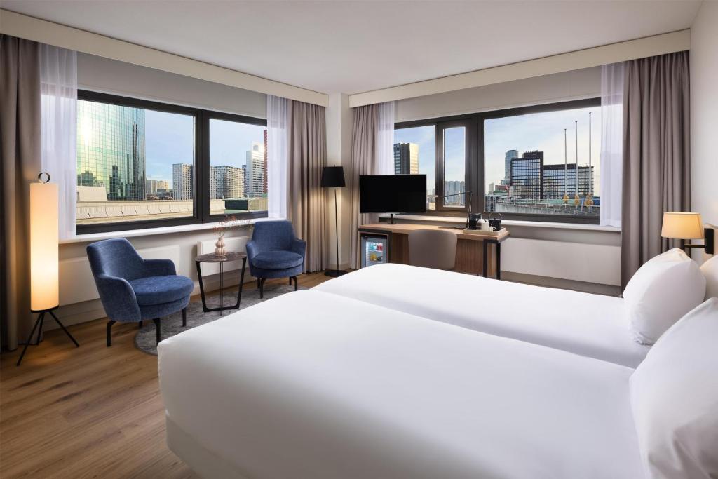 Postel nebo postele na pokoji v ubytování NH Atlanta Rotterdam Hotel