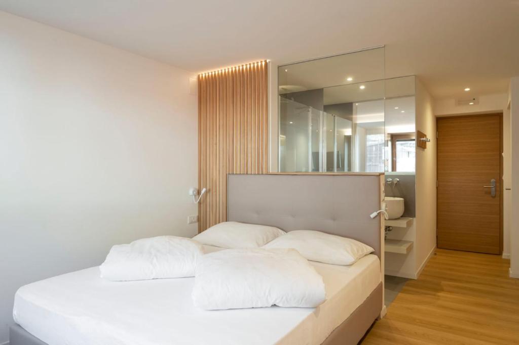 Ένα ή περισσότερα κρεβάτια σε δωμάτιο στο HEIMAT - Light Loft