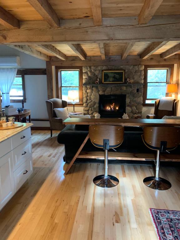 Φωτογραφία από το άλμπουμ του The Colrain Suite σε Colrain