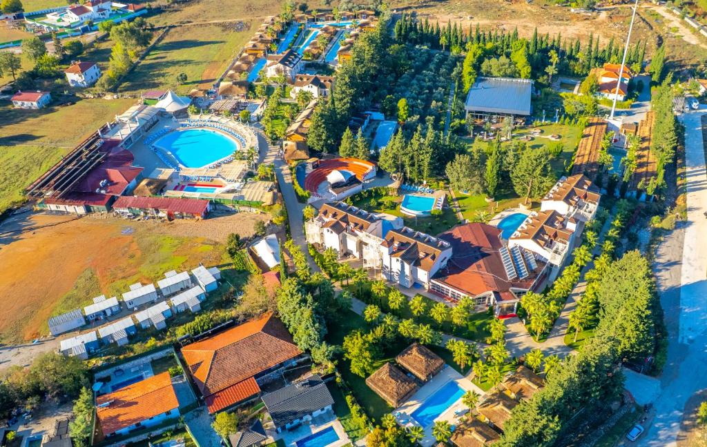 Bazén v ubytování Sahra Su Holiday Village & SPA nebo v jeho okolí