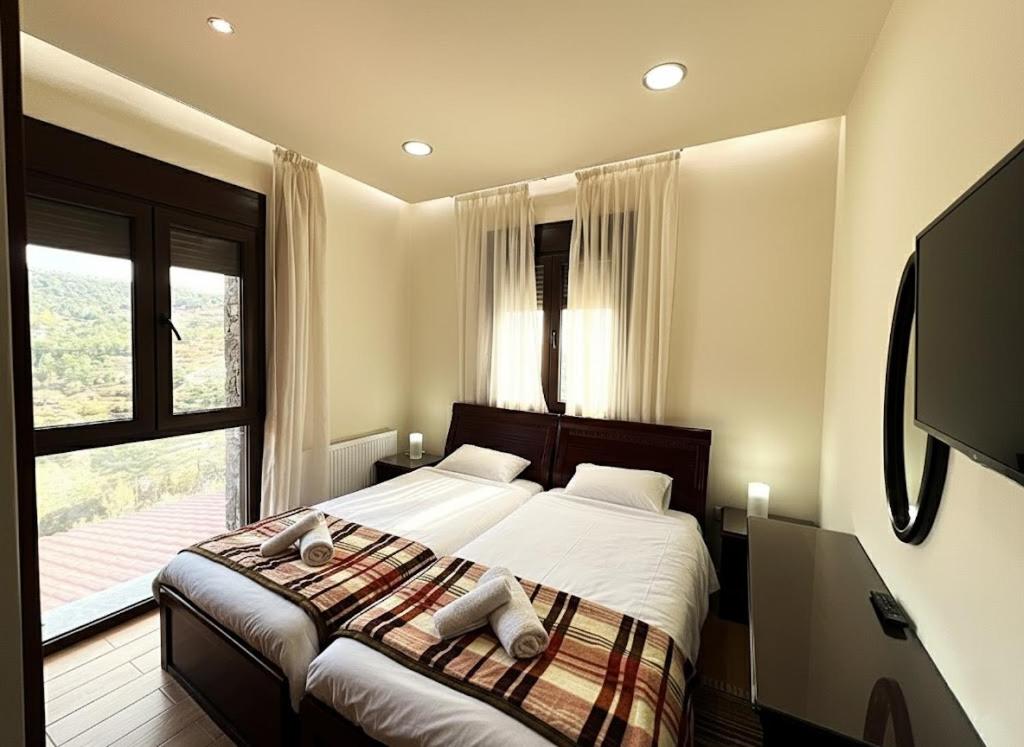 Ένα ή περισσότερα κρεβάτια σε δωμάτιο στο KYPEROUNTA HEIGHTs