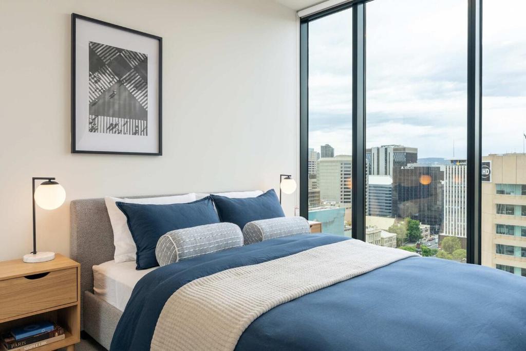 Postel nebo postele na pokoji v ubytování Victoria Tower Luxury High Rise City Stay