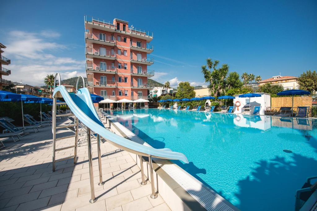 Πισίνα στο ή κοντά στο Perla Marina Apartments