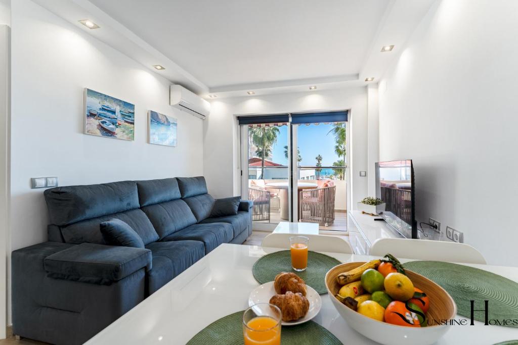 Beach Stay with Terrace & Sea View REF050