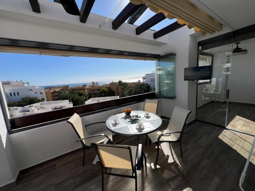 Un balcón o terraza en AlaMar Cala Mijas Relax Premium Panoramic Sea Views SemiPenthouse