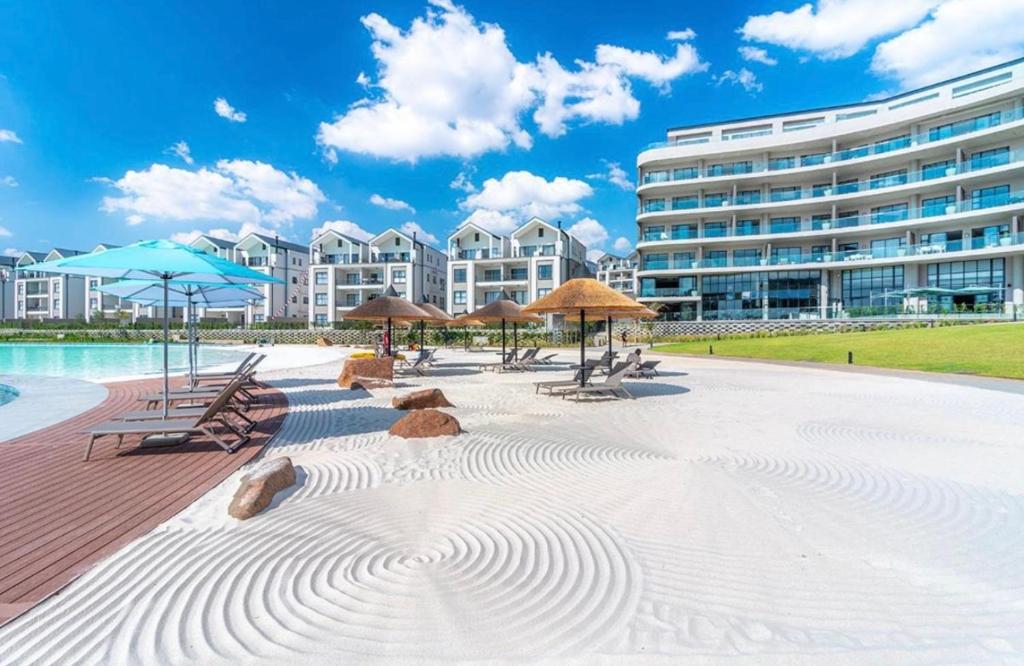 Bazén v ubytování Waterfall Midrand Lifestyle Luxe nebo v jeho okolí