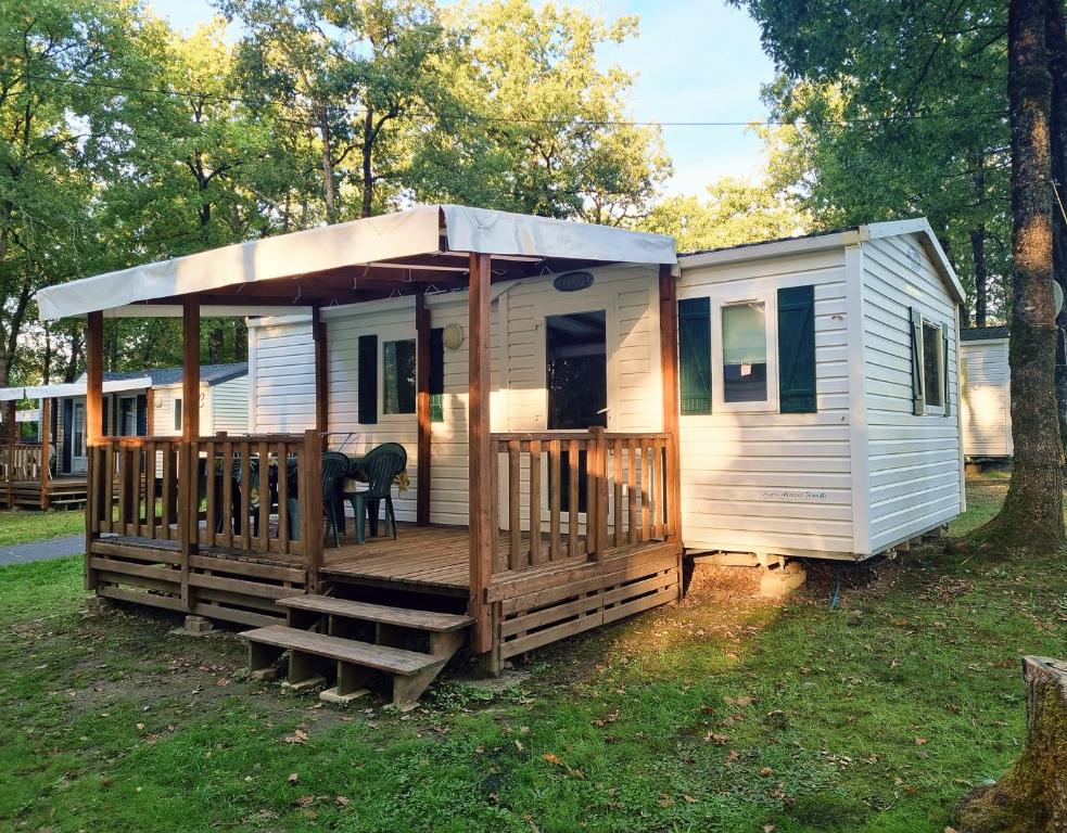 Budova, kde se kemp nachází