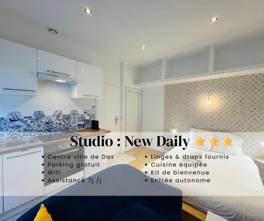 Zimmer mit einem Bett und einer Küche in der Unterkunft Le New Daily, 500m du centre de Dax in Dax