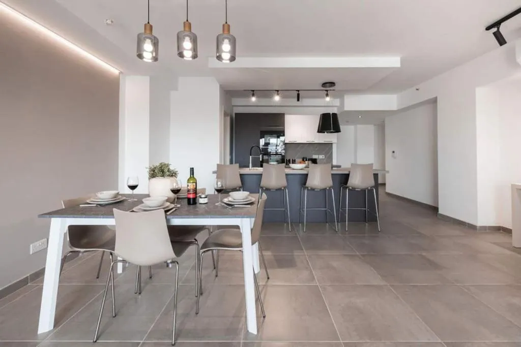 Offshore Suites Modern Studio in Paceville