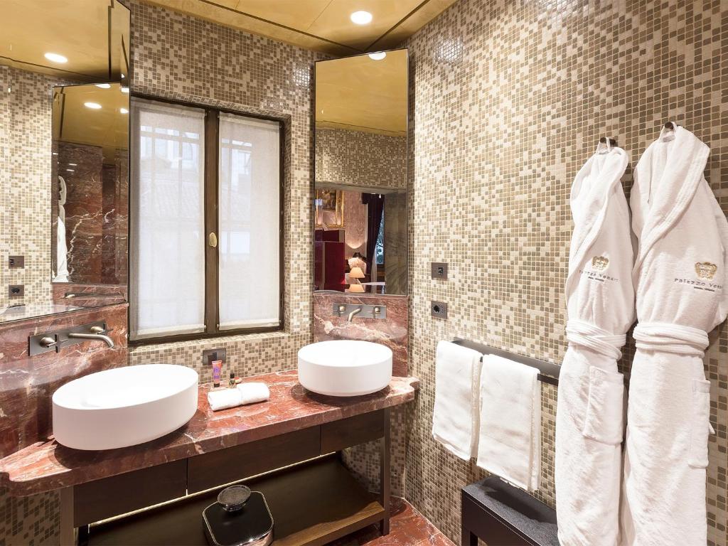 a bathroom with two sinks and a mirror at Palazzo Venart Luxury Hotel in Venice