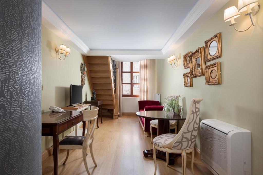 Civitas Suites Hotel - 17