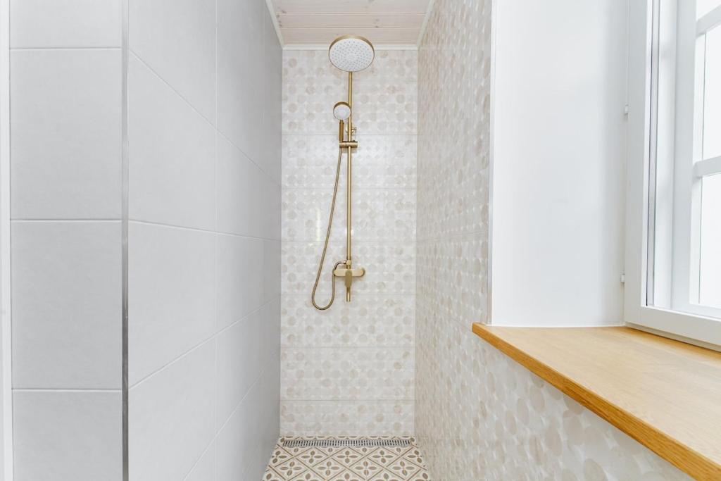 Phòng tắm tại Cozy cottage in Haapsalu Old Town