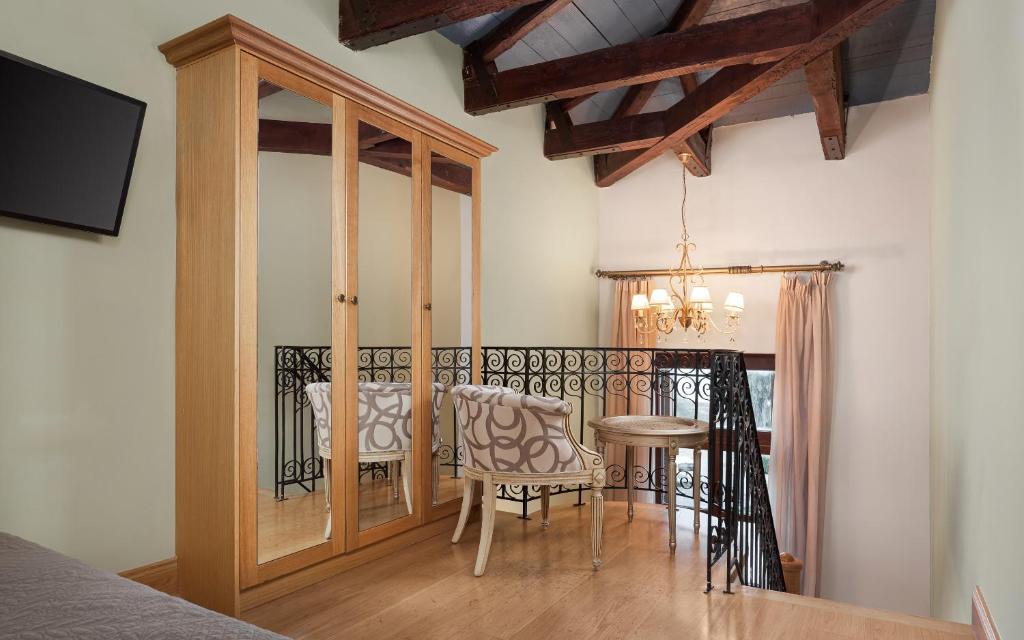 Civitas Suites Hotel - 16